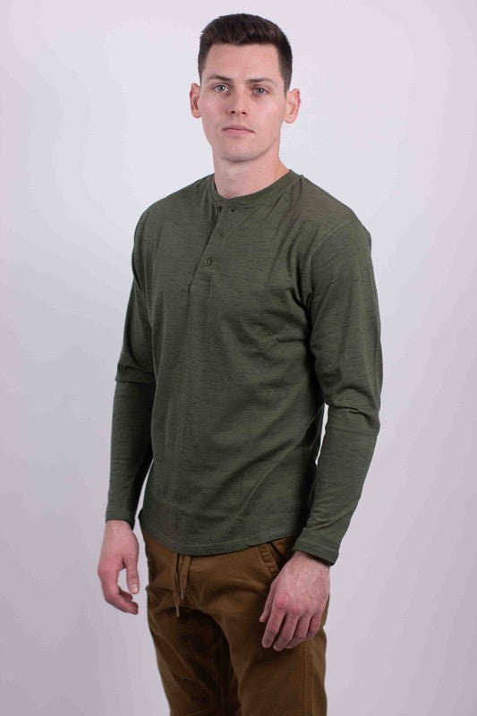Generation XYZ long sleeves Henley T-shirt, casual shirt with buttoned neckline and ribbed cuffs, in a versatile color.